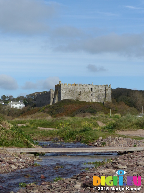 FZ021454 Manorbier castle from river